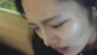 良家大奶熟女 身材丰满大白天在家偷情 脱了衣服强推 被无套输出 内射