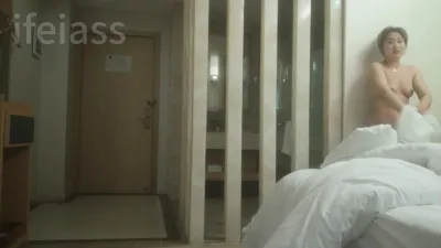 离异人妻酒店偷情,前戏的时候一直问我外卖叫的套子来了吗