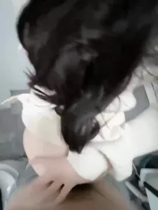 刺激！厕所后入骚逼上帝视角真的很舒服