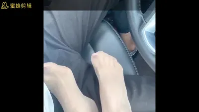 新疆FQ单女可私，车上就开始勾引我，必须内射