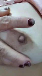 干妈露出下垂的奶子