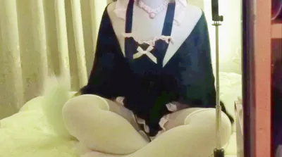 白丝女友自慰 已成年