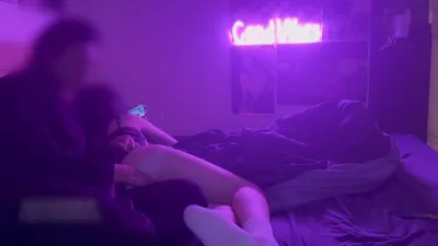 趁她玩手机脱掉内裤强制后入反差大三学生,肉体和叫声都太水嫩了