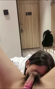 小女仆背着男友毒龙舔脚