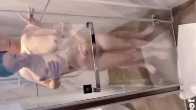 绿帽心态爆炸，现场看着自己老婆和别人玩3P是什么感觉