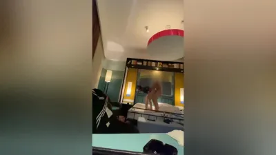 你这么骚 你老公知道么 肥臀的骚货人妻