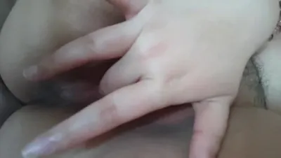 成华区骚母猪扣逼,想被大鸡吧艹