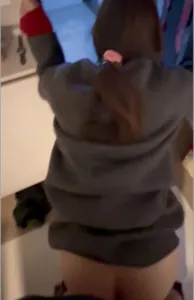 母狗搬新家,乔迁之礼就是在她的新家门口操她