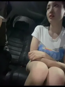 安徽淮南车震大奶少妇，逼逼粉嫩，手感超级棒对白精彩，少妇就是会玩，同