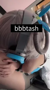 女友cos洛天依口交像小狗一样