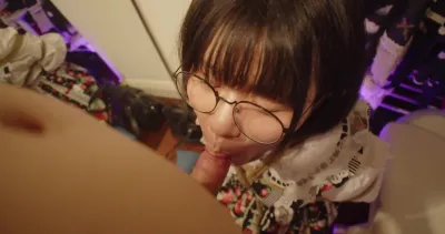 是不是眼镜妹都骚呢 反差眼镜妹 看着乖乖女形象 私底下如此骚