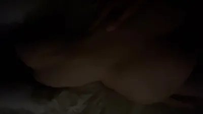 蜂腰巨臀的白嫩女大学生被操成母狗“是被baba操骚的”