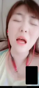 【雨哥原创】白浆横流不止！实拍裸聊良家少妇自慰扣逼给我看