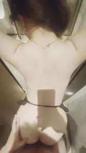 反差贵妇会议中心男厕露出调教