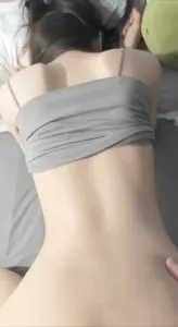 下班了去岀租屋里后入别人的小娇妻