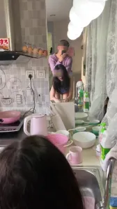 日租房干学姐 学姐真的是骚啊 一直在乱叫 身材无敌好