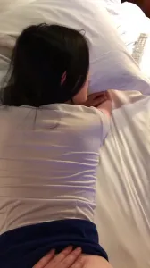 后入满嘴骚话的白丝老婆,嘴里一直喊喜欢我操她