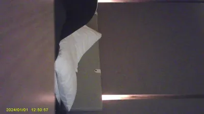 妹子迫不及待脱我裤子