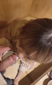 涂上酸奶给母狗吃