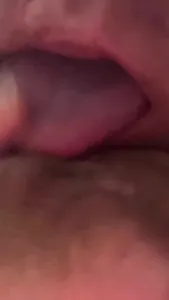 小母猪露脸舔自己的骚奶子