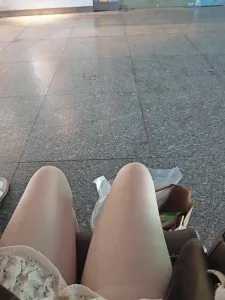 丝袜 候车厅 若隐若现