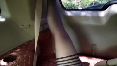 [原创] 天气不错，约个妹子去车震，有路人经过才刺激