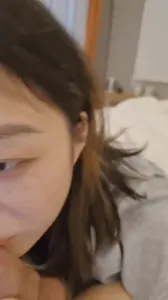 约了一个清纯女大,奶子很大可以乳交