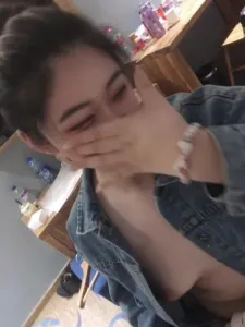 石家庄暑假真实约牛仔裤微胖小美女!笑贫不笑娼的时代!同城可推!!!