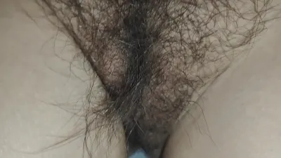 骚逼不让拍，欢迎大家污辱，评论会给她看