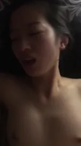 跟女友有说有笑的尻屄