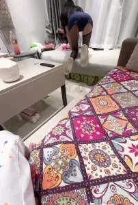 少妇含跳跳糖口交 沙发飘窗前被后入猛操内射！