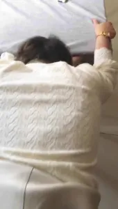 偷情老乡的老婆 衣服都没脱最后内射