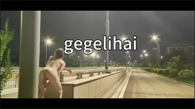 对面全是车，她说，想要被大家羞辱大屁股