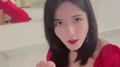 顶级厌世脸长腿女神御姐被当成母狗一样调教无套内射