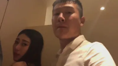 约良家吃饭  真空来的  果断厕所去打一炮