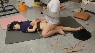 究极捆绑炮机调教类，一绑就是一整天，铐起来后入真的得劲儿