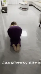 肌肉猛男狂操肥臀母狗，操到求饶叫主人