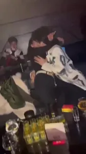 嫂子现在就是我的胯下玩物,跪在胯下吸吮带着淫液的肉棒