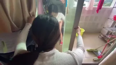 对镜自拍眼镜御姐被我干的嗷嗷叫，石家庄