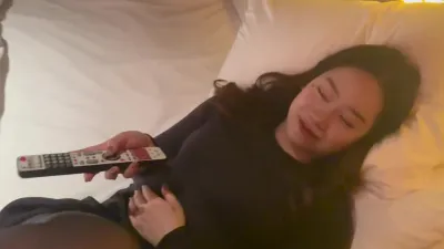 风骚女翻译和上司开房偷情还一边手机自拍,被射了一屁股的精液