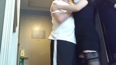 反差已婚母狗背着老公带情人来偷情内射