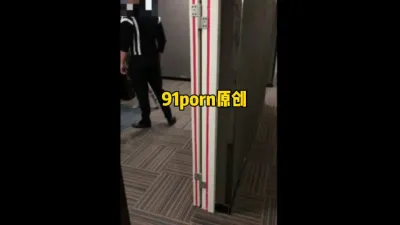 一镜到底！老婆和单男偷情干柴烈火疯狂做爱太刺激了