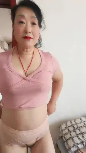 露脸熟女人妻  一个人玩  这疤 有点大啊