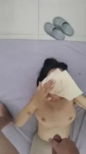 眼镜阿姨有点不好意思射她身上