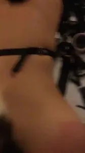 后入肛塞鞭打调教骚女