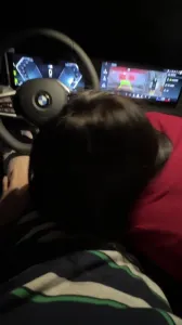 背着男朋友偷情的肥臀母狗！从车上干到床上