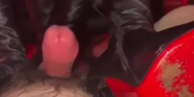 手套皮靴榨精撸鸡调狗