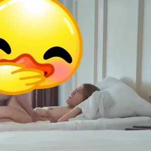 43岁巨臀熟女最后射在奶上差点射嘴里