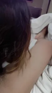 天津00后骚逼 进门直接给我口交大鸡巴 衣服不脱