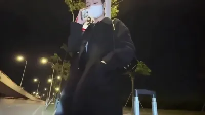 全程高能！空姐下班就出来约炮，中途还一直打电话给老公